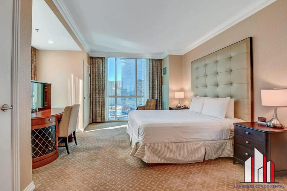 Signature 2Br3Ba F1 View Balcony Ste 21-701 and 03 House in Las Vegas Strip