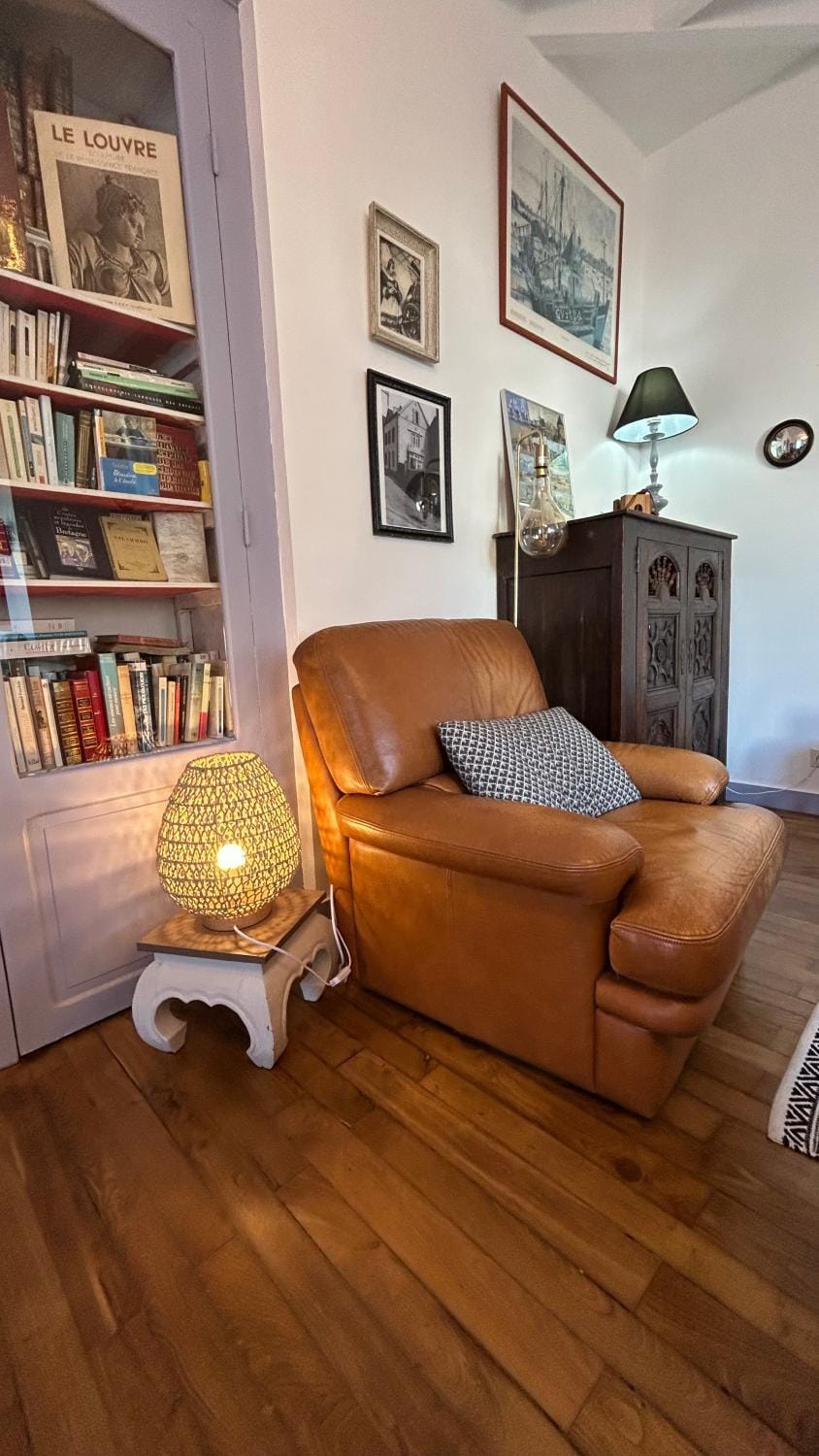 Library, Living room