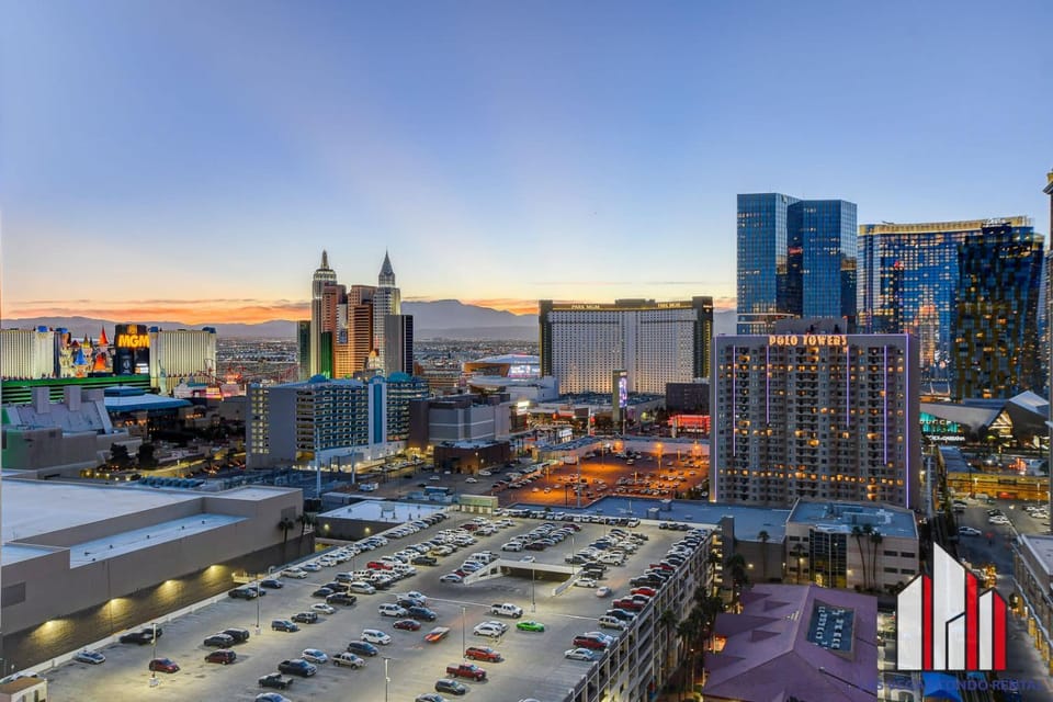 Signature 2Br3Ba F1 View Balcony Ste 30-719 and 21 House in Las Vegas Strip
