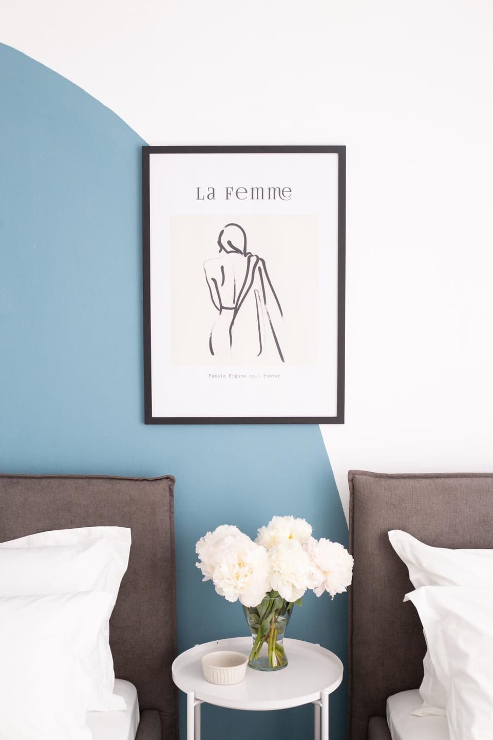 Bed, Decorative detail, Bedroom