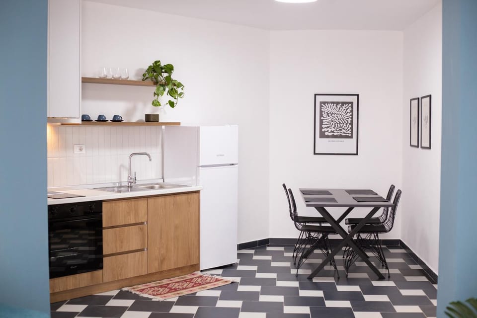 Kitchen or kitchenette, Dining area, pet friendly, stove