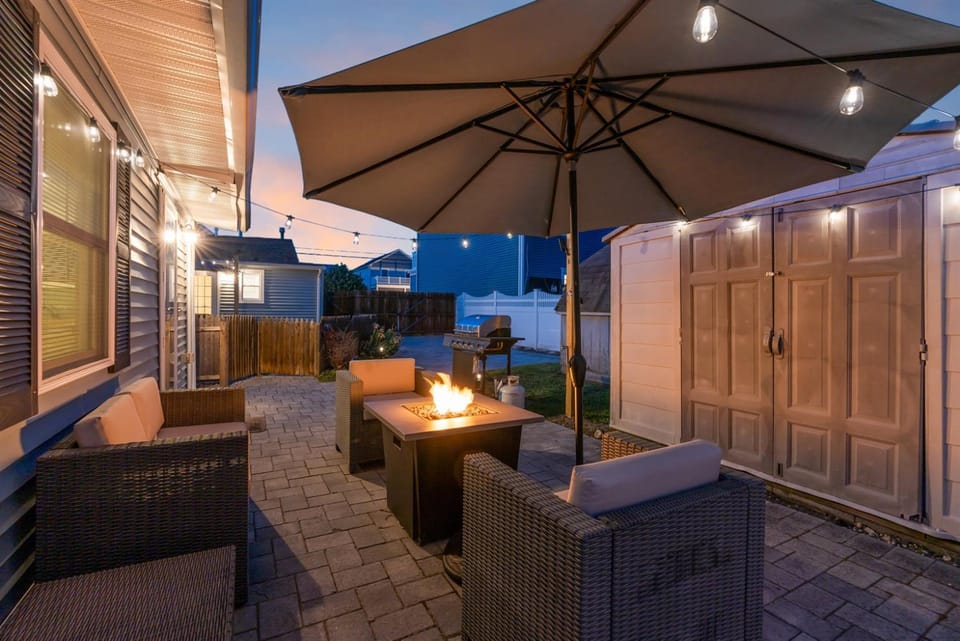 Night, Seating area