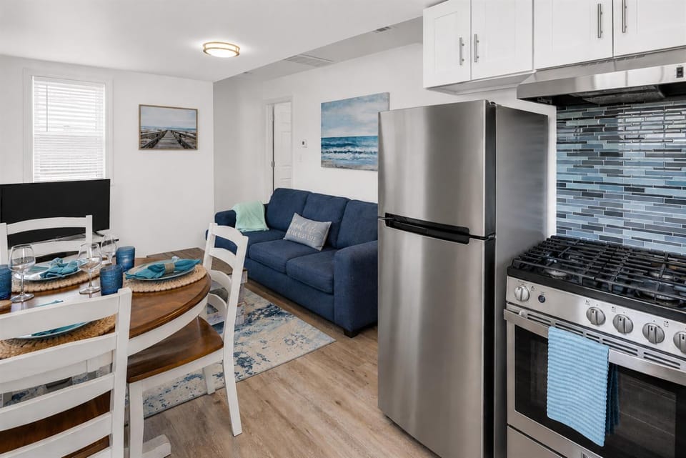 Belmar Beach Bungalow 35 Blocks to Sand Fire Pit, Grill, 3 Beach Badges House in Belmar
