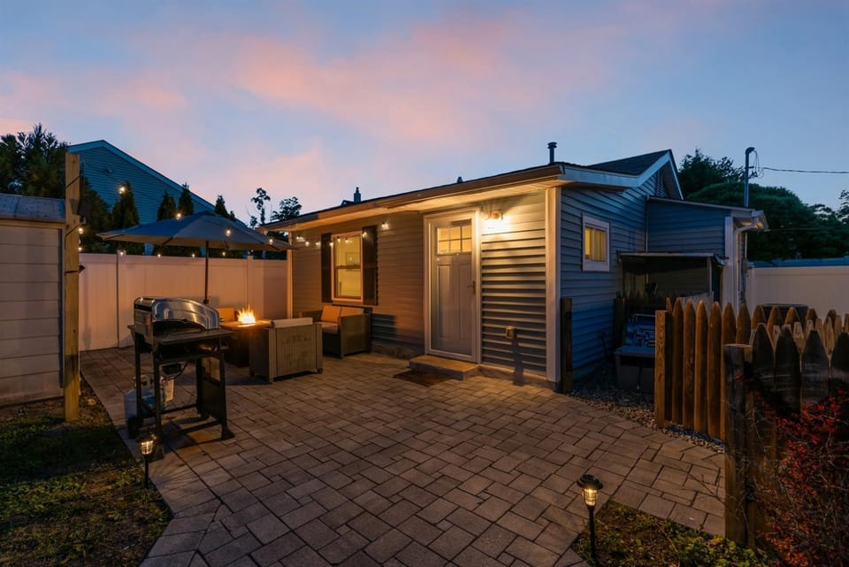 Day, Night, BBQ facilities, Seating area, Sunset