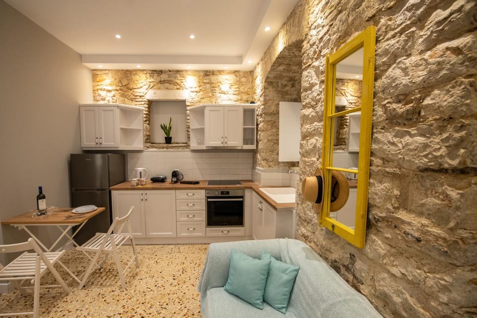 Seating area, Dining area, kitchen