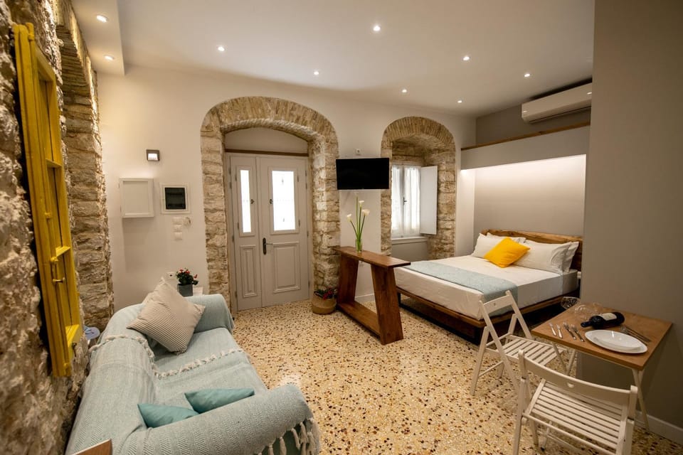 Bed, Dining area