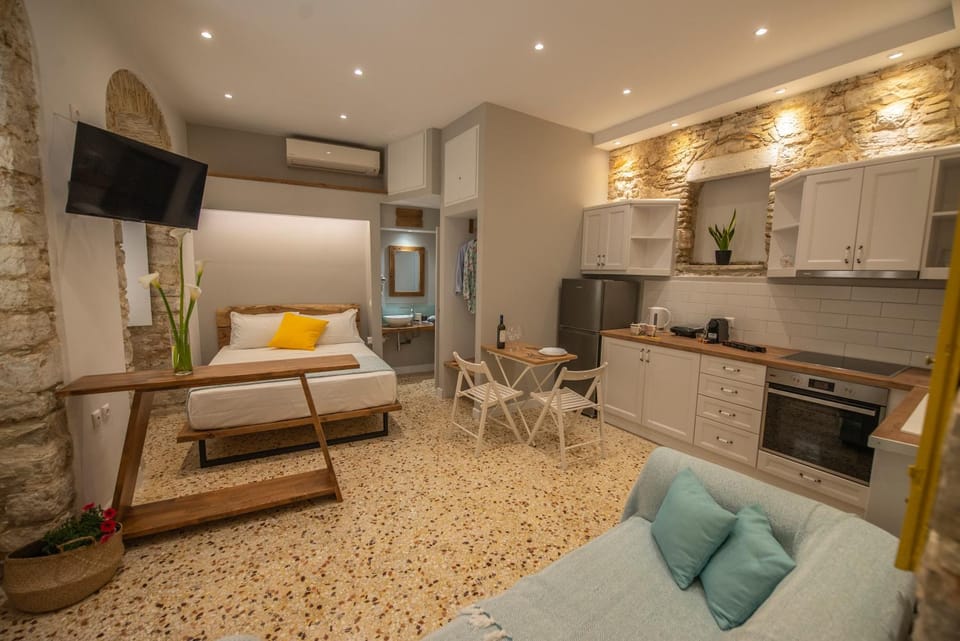 Bed, TV and multimedia, kitchen