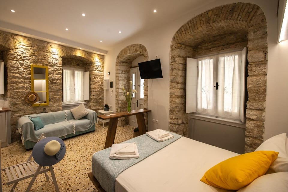 Bed, Seating area