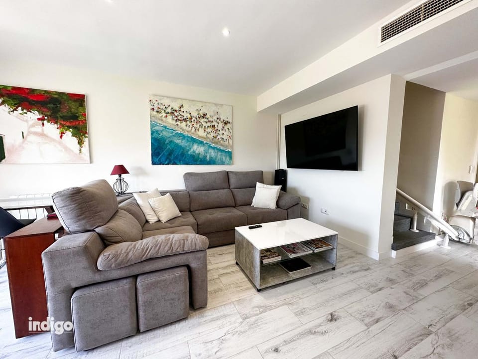 Communal lounge/ TV room, Living room
