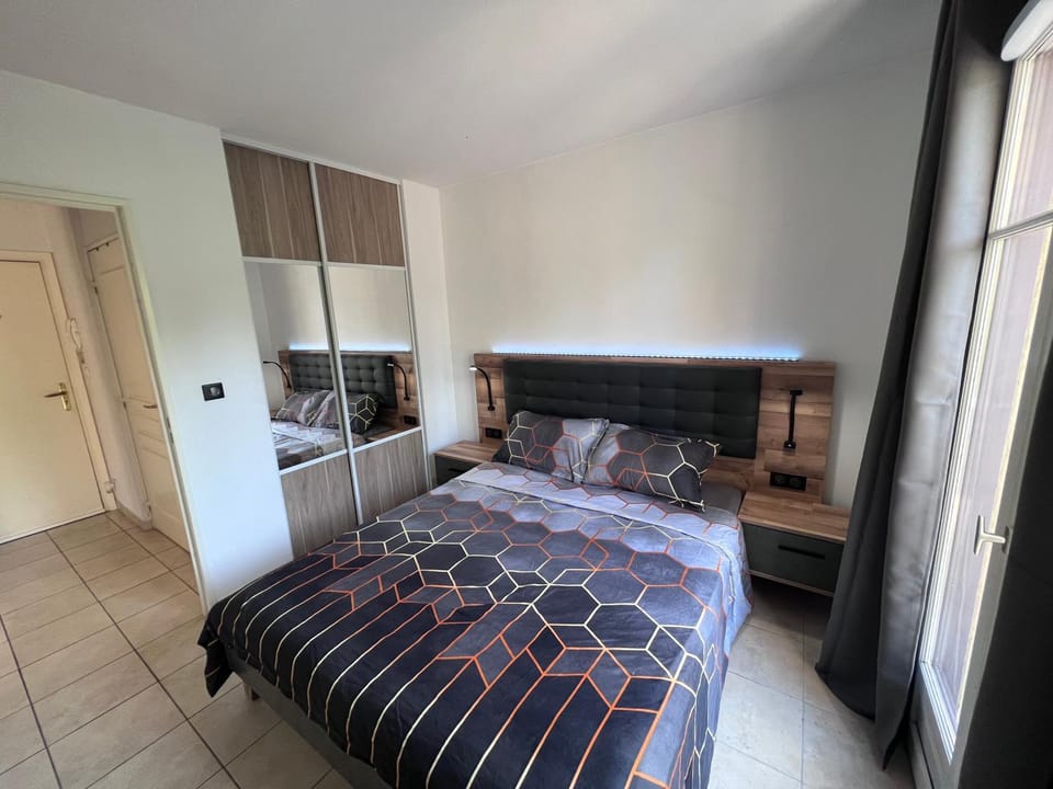 Bed, Photo of the whole room, Bedroom, wardrobe