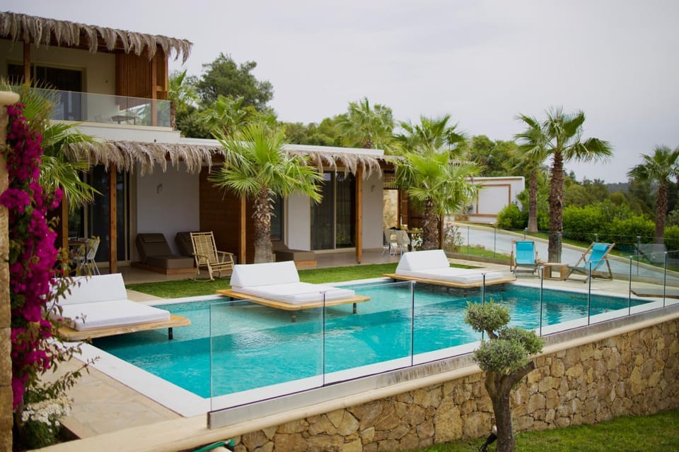 Property building, Pool view, Swimming pool, Swimming pool