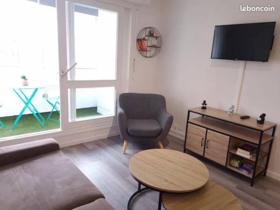 Communal lounge/ TV room, TV and multimedia, Living room, Seating area