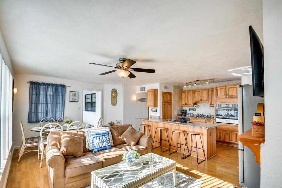 Ormond Beach Home: Walk to Community Beach! House in Ormond By The Sea