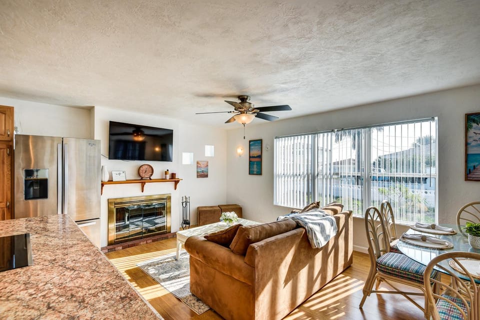 Ormond Beach Home: Walk to Community Beach! House in Ormond By The Sea