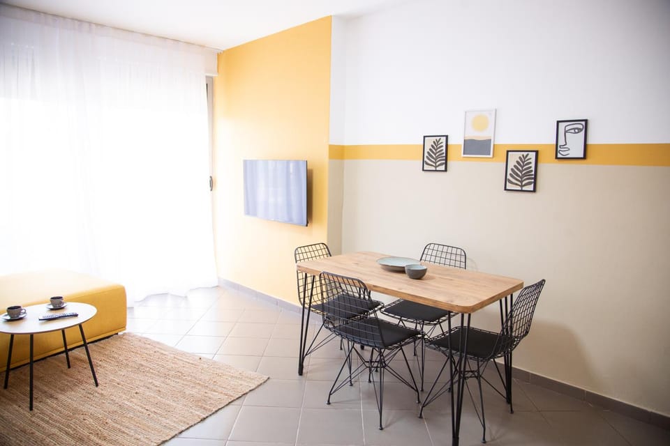 Lulu Suites - Sunflower Apartment in Tirana County, Albania