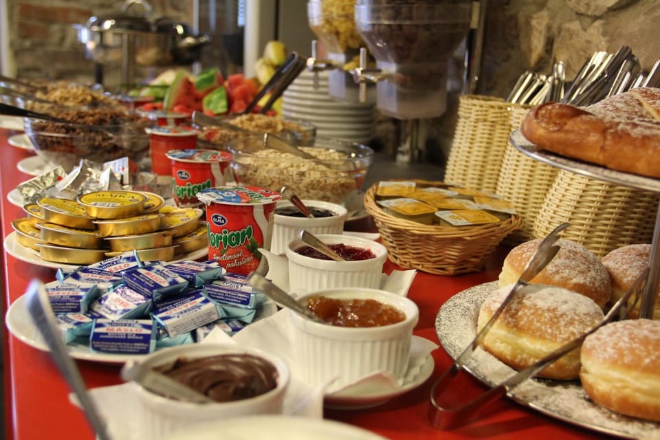Restaurant/places to eat, Breakfast, Buffet breakfast