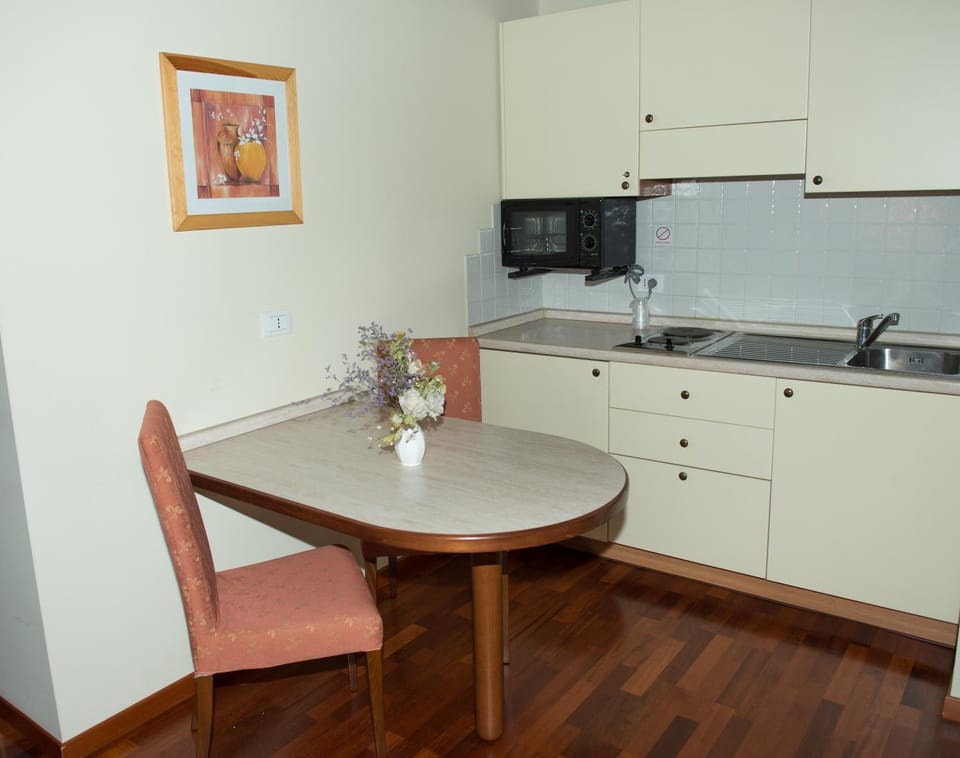 Kitchen or kitchenette