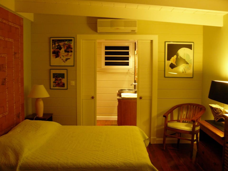 Bed, Photo of the whole room