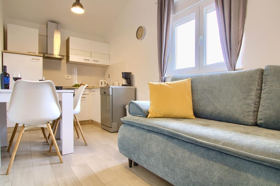 Kitchen or kitchenette, Living room