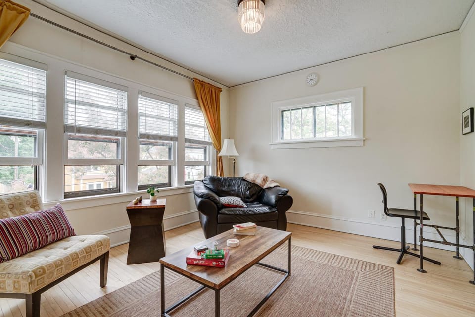 Bright Minneapolis Apartment - 1 Mi to Downtown! House in Minneapolis