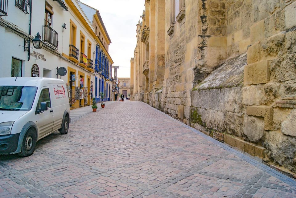 Day, Neighbourhood, Landmark view, Street view, Location