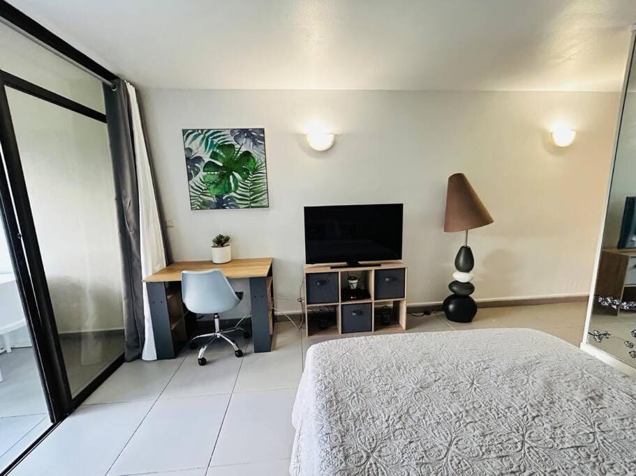 Studio cosy plage et piscine à Bas Du Fort -avec Citerne- Apartment in Le Gosier