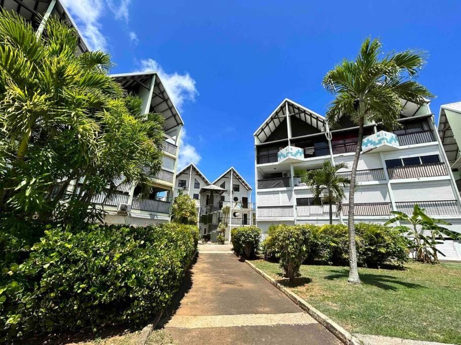 Studio cosy plage et piscine à Bas Du Fort -avec Citerne- Apartment in Le Gosier