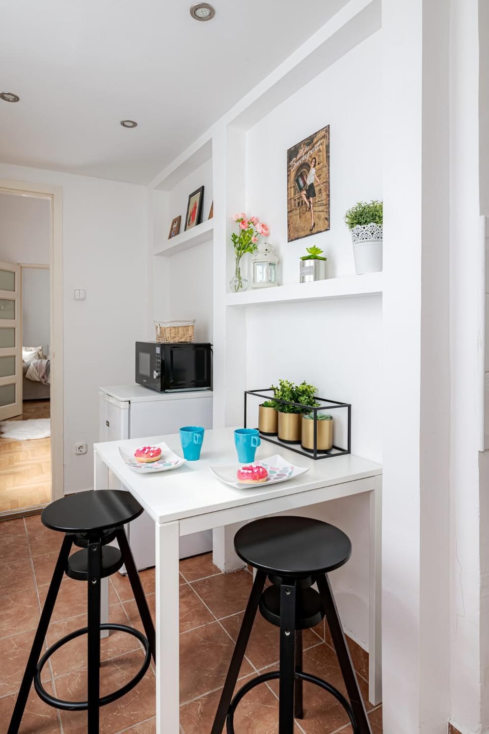 Coffee/tea facilities, Kitchen or kitchenette, Dining area, minibar