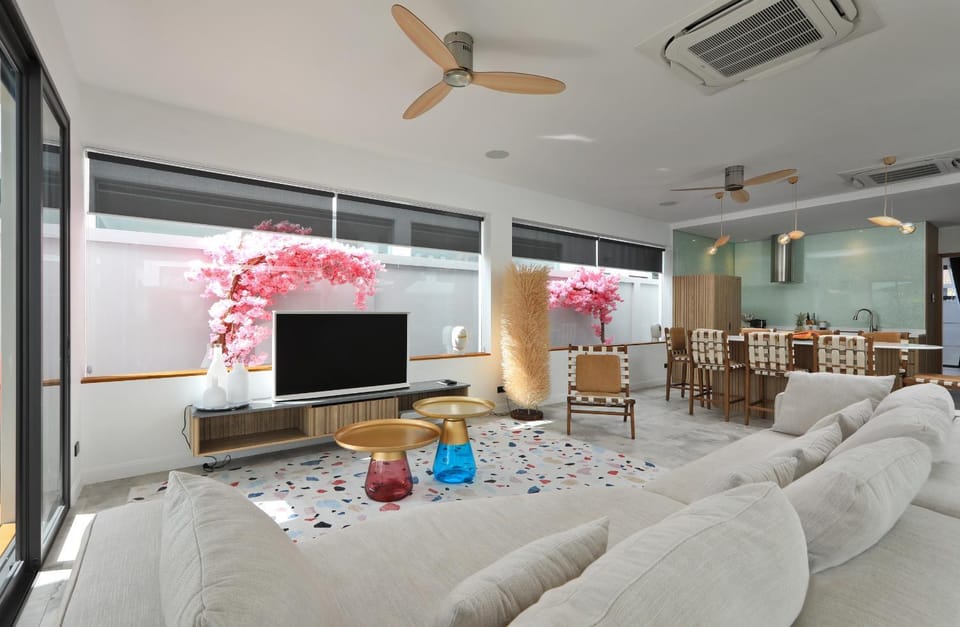 TV and multimedia, Living room, Seating area, air conditioner