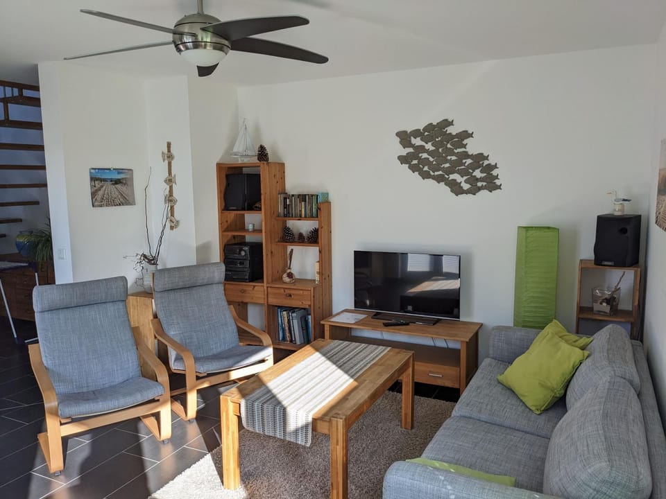 Communal lounge/ TV room, TV and multimedia, Living room, Seating area, Evening entertainment, fireplace