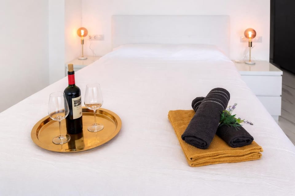 Romantic Sea View Studio with Jacuzzi in Alicante Center Apartment in Alicante