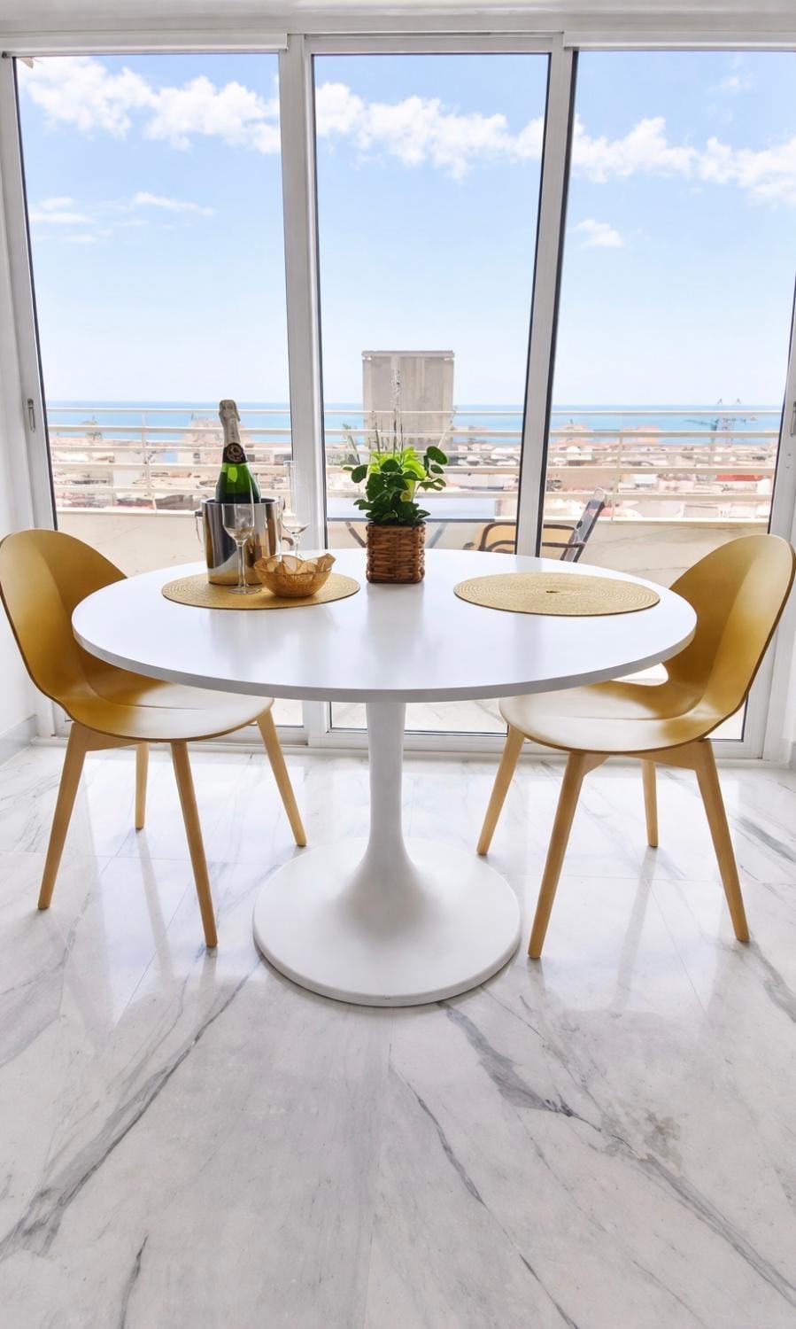 Romantic Sea View Studio with Jacuzzi in Alicante Center Apartment in Alicante