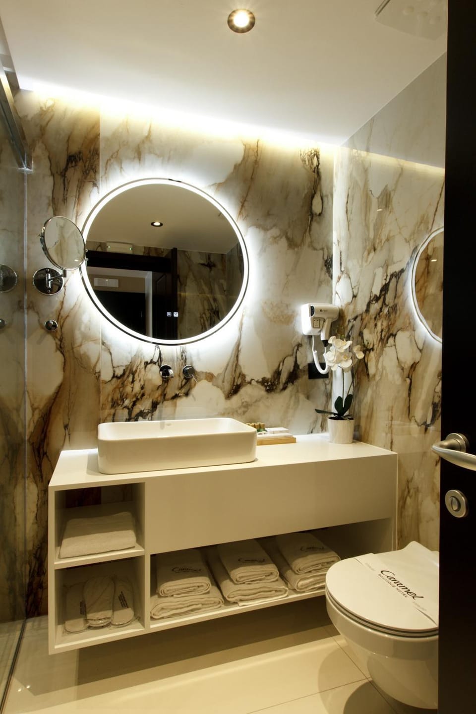 Bathroom, towels