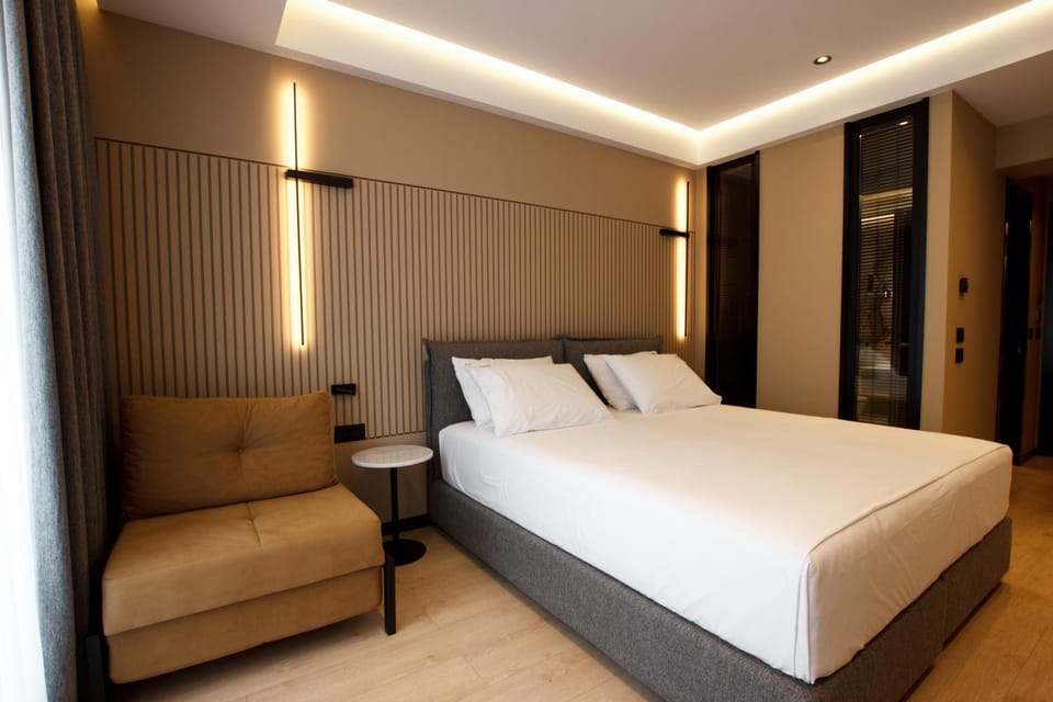 Bed, Seating area, Bedroom