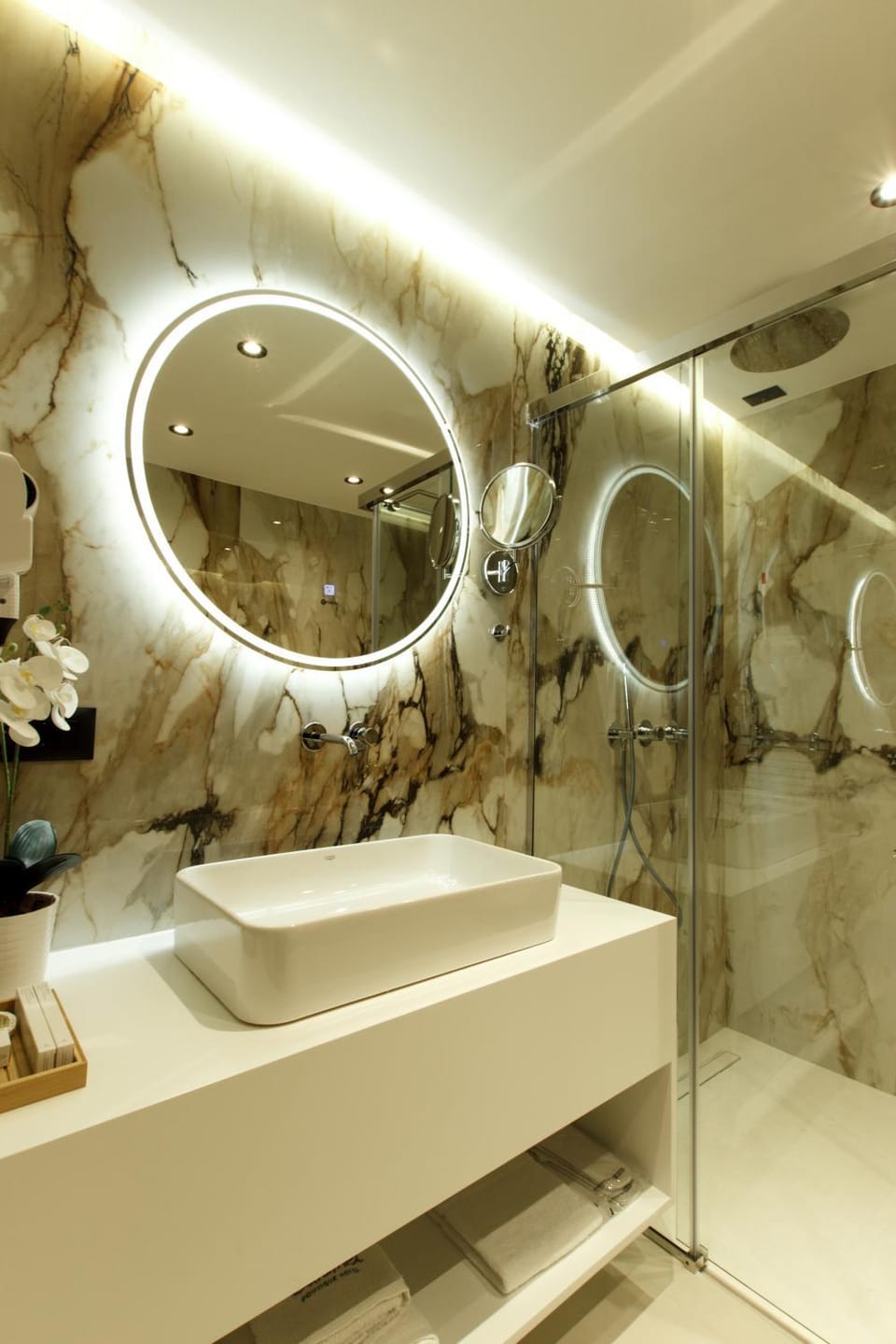 Bathroom, Decorative detail