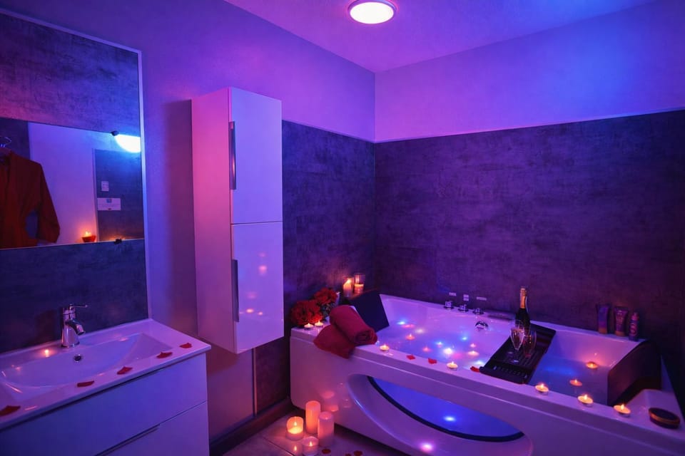 Love Room à deux pas de l'Océan avec Hammam, Sauna et Bain à 2 Surprise garantie Apartment in Biscarrosse