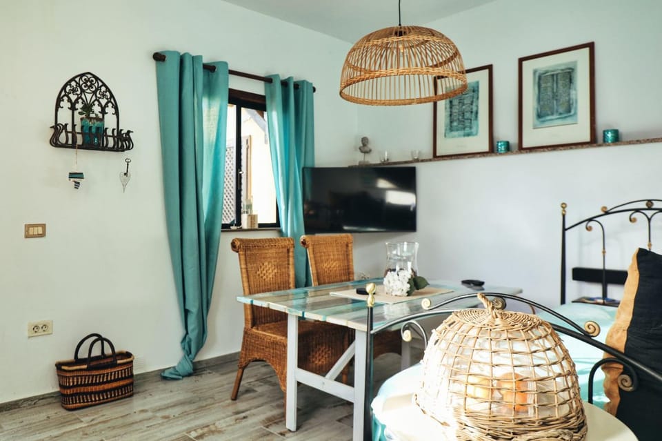 TV and multimedia, Living room, Dining area