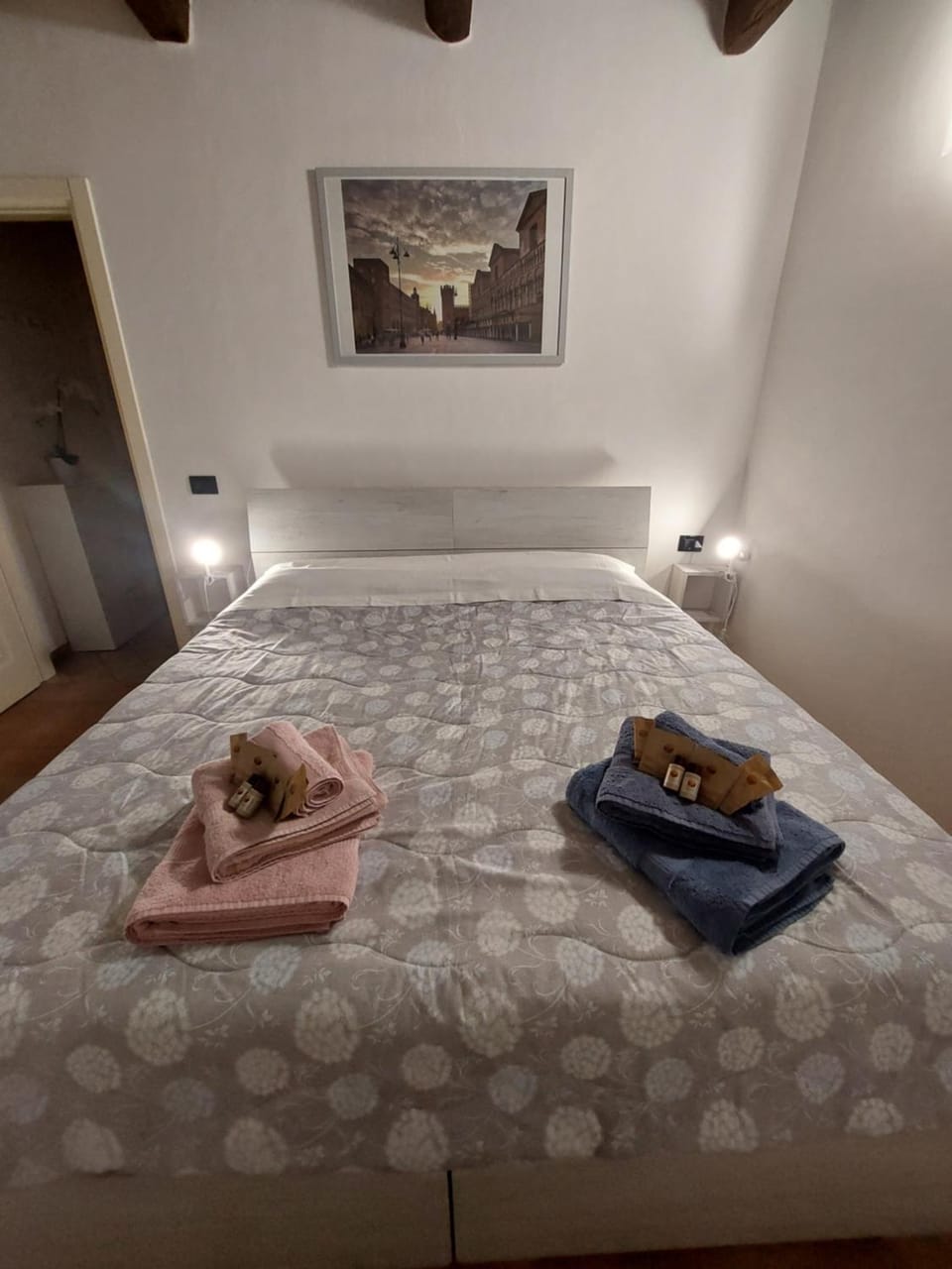 Bedroom, towels