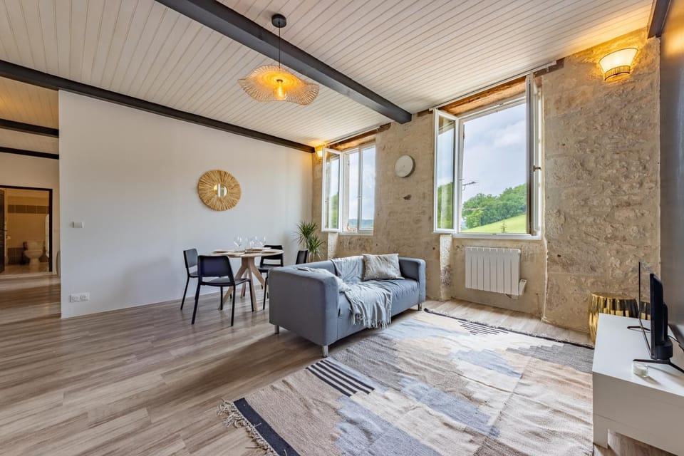 TV and multimedia, Living room, Seating area, Dining area, hair dresser