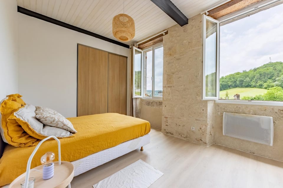 Bed, View (from property/room), Photo of the whole room, Bedroom