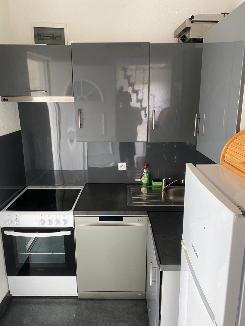 APARTMAN U PRIZEMLJU S 2 SOBE Apartment in Split-Dalmatia County