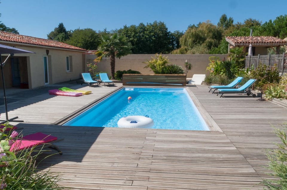 Patio, View (from property/room), Pool view, Swimming pool, Swimming pool, sunbed