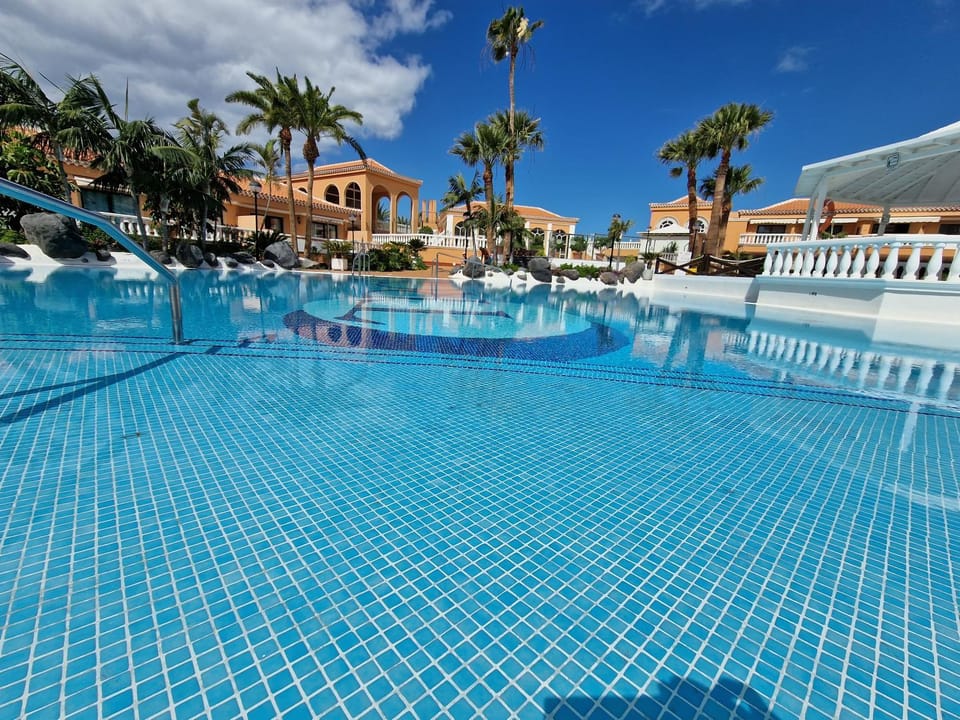 Swimming pool, Swimming pool