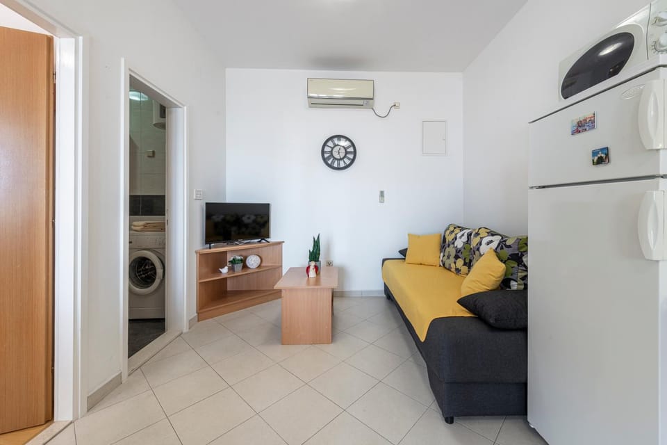 TV and multimedia, Kitchen or kitchenette, Living room, Seating area, minibar, washing machine, air conditioner