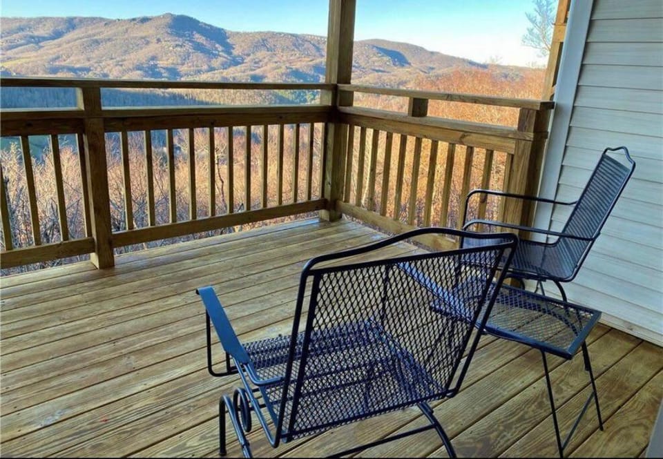 View (from property/room), Balcony/Terrace, Mountain view