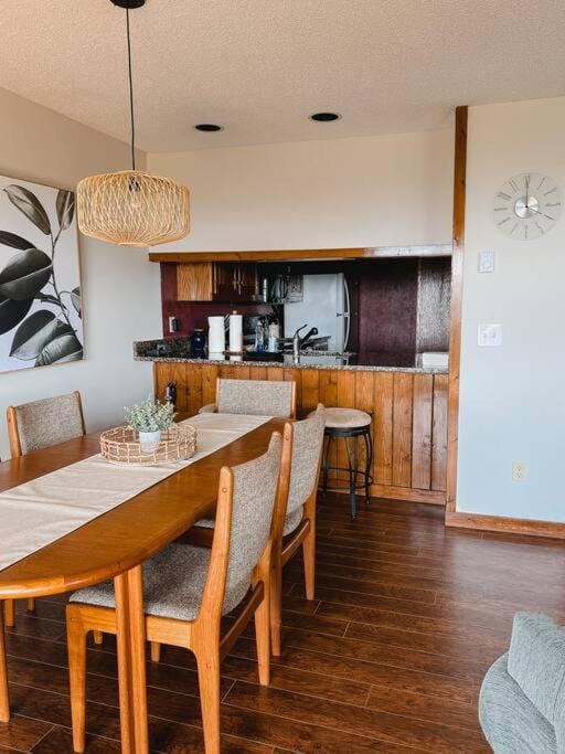 Seating area, Dining area