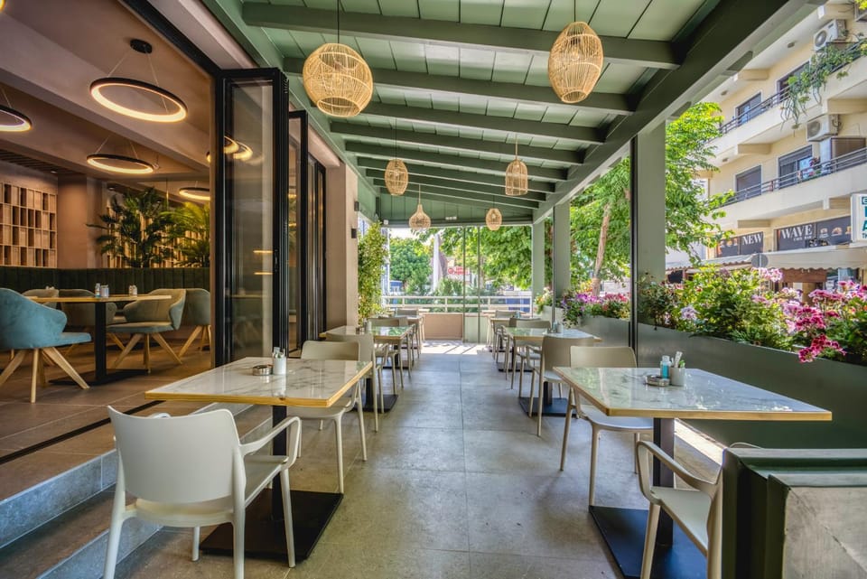 Restaurant/places to eat, Facade/entrance, Breakfast