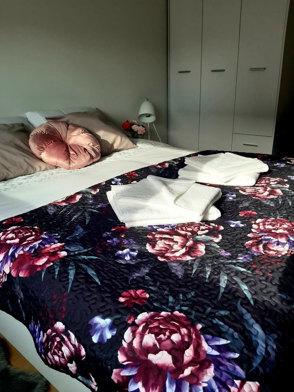 Bed, Bedroom, towels, wardrobe