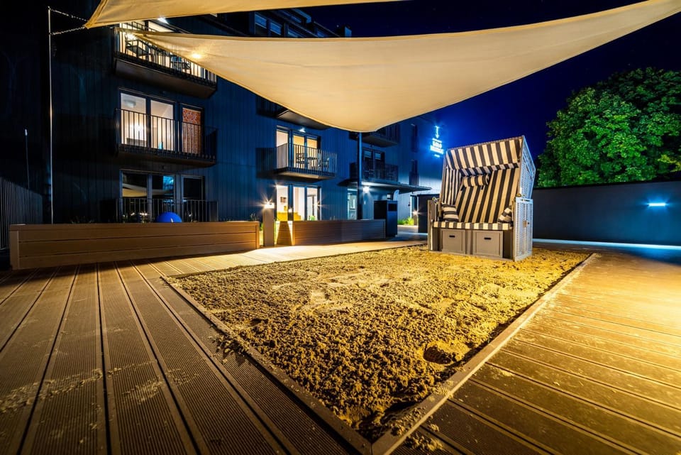 Property building, Patio, Night, Activities, Inner courtyard view, hair dresser, sunbed, sunbed