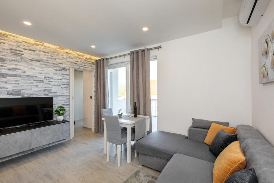 Communal lounge/ TV room, TV and multimedia, Living room, Evening entertainment